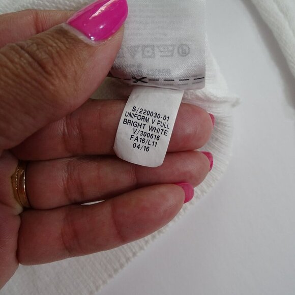 Old Navy Active Go-Dry Black T-shirt and White V-Neck Sweater Girls M 8 Long Sle - Picture 10 of 10